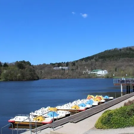 Schoenes Mit Panoramablick Auf Den Und Auf Bewaldeten Huegel Am Stausee Bitburg